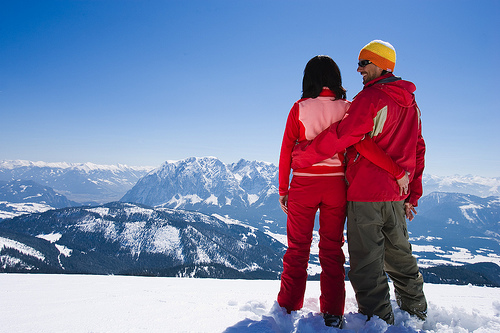 couple-skiing