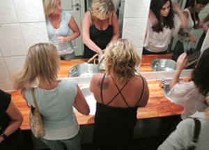 why-women-go-to-the-toilet-in-pairs.jpg
